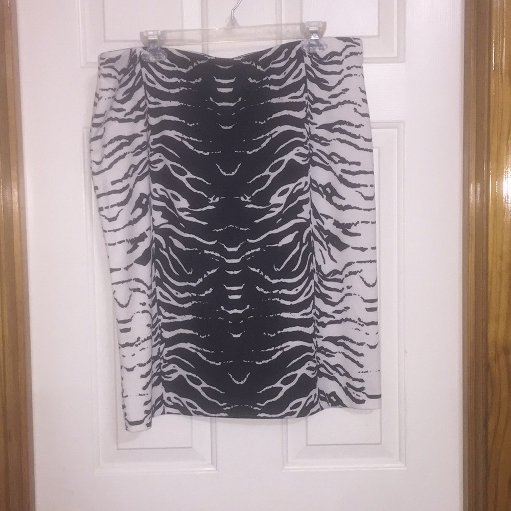 Black and white animal print pencil skirt sz large